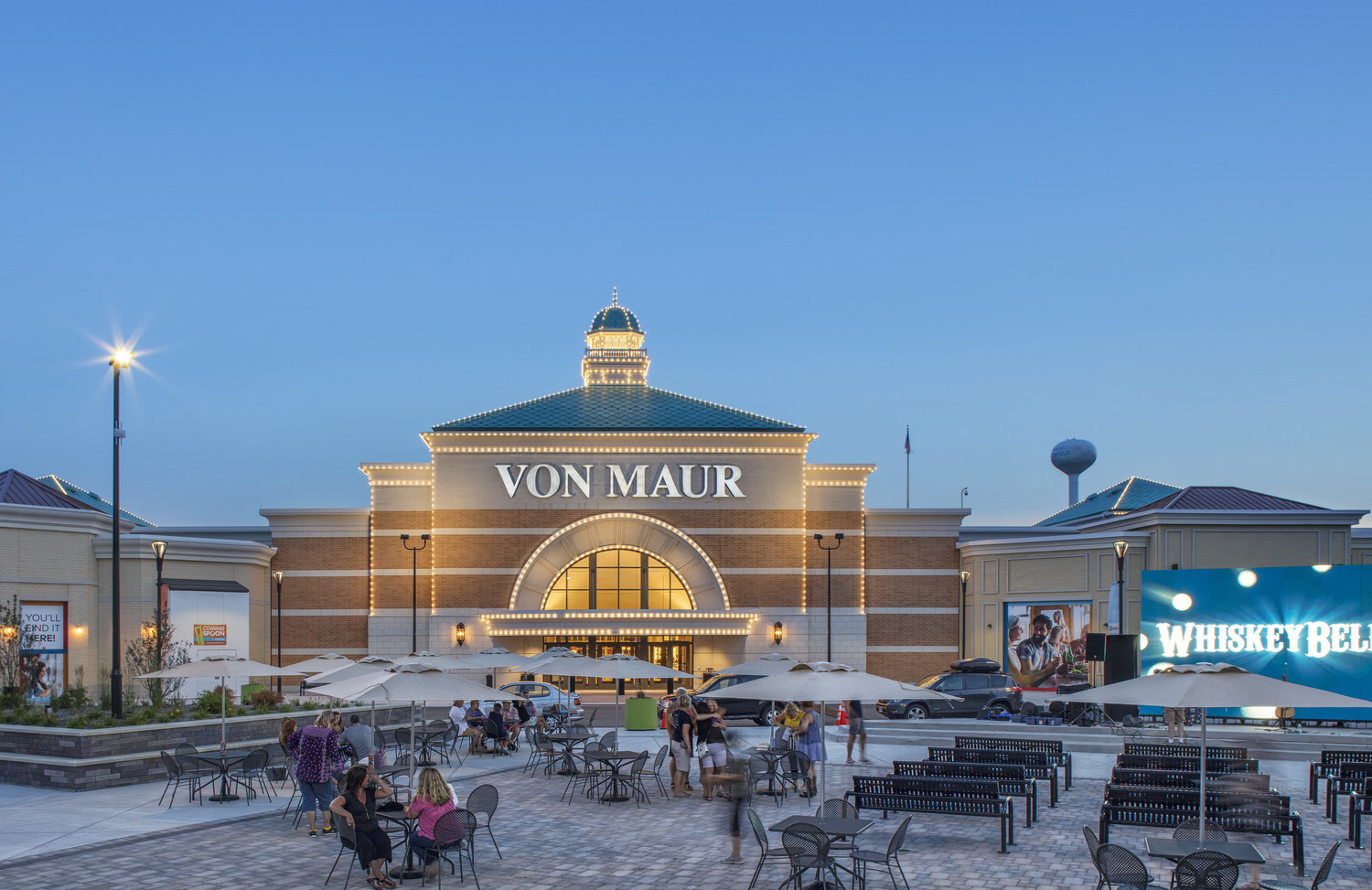 Von Maur Corners at Brookfield