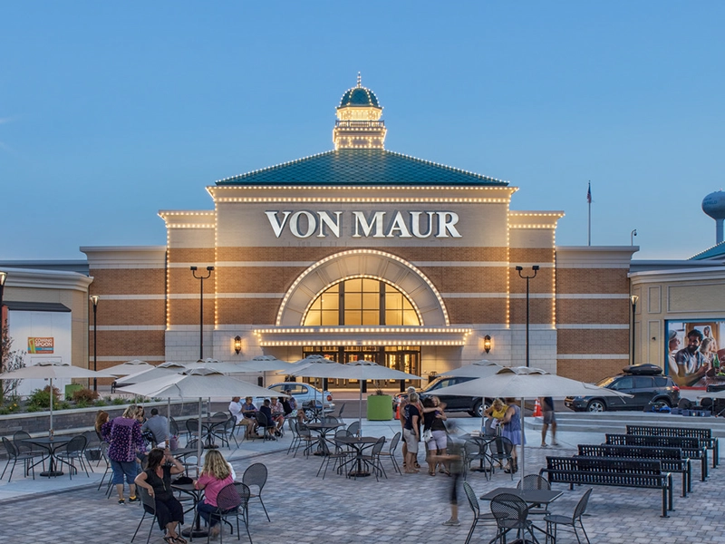 Von Maur corner