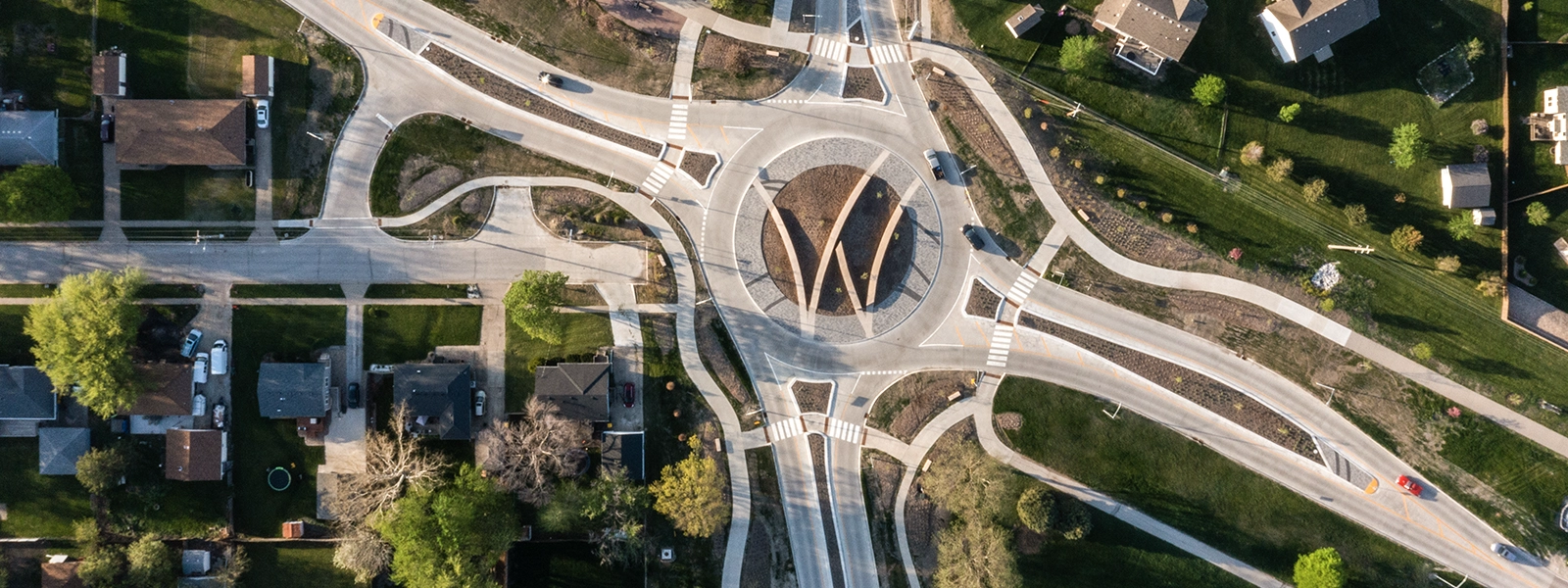 Roundabout with the letter "W" in the center