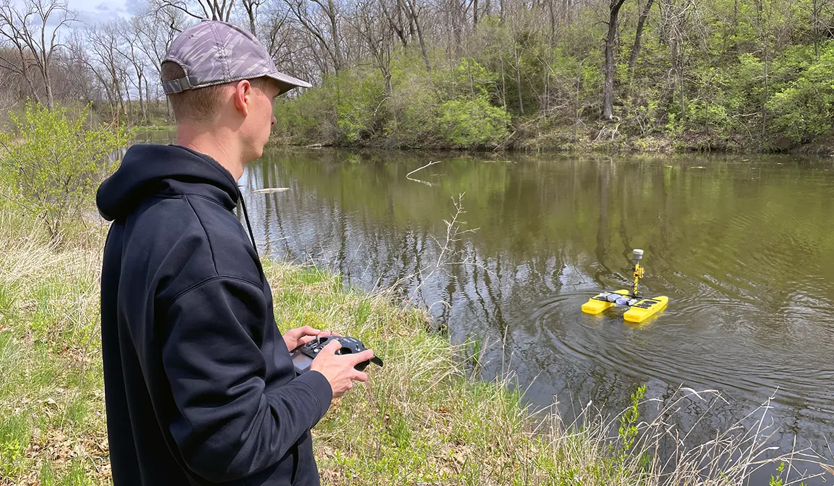 drone boat with sonar equipment